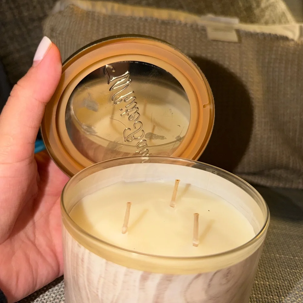 White Barn 3 Wick Watermelon Lemonade Candle‎ - Picture 3 of 5